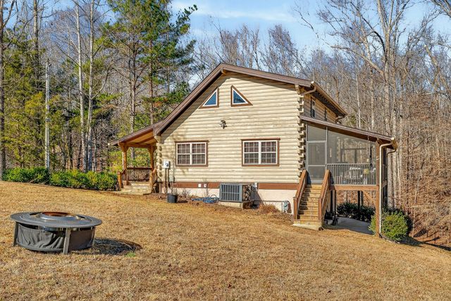 1105 Fairways Dr, Smithville, TN 37166