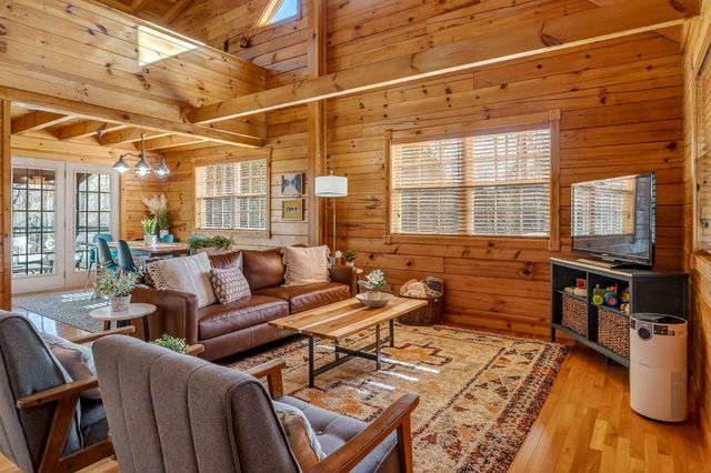 1105 Fairways Dr, Smithville, TN 37166