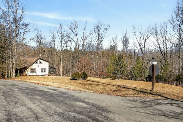 1105 Fairways Dr, Smithville, TN 37166