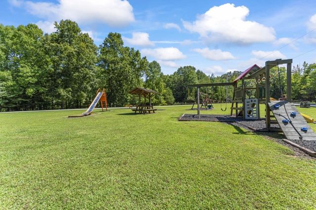 1105 Fairways Dr, Smithville, TN 37166