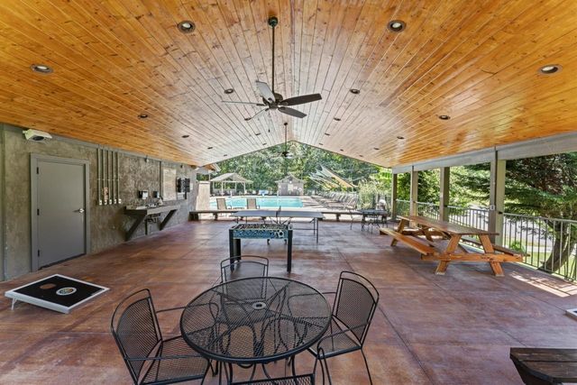 1105 Fairways Dr, Smithville, TN 37166