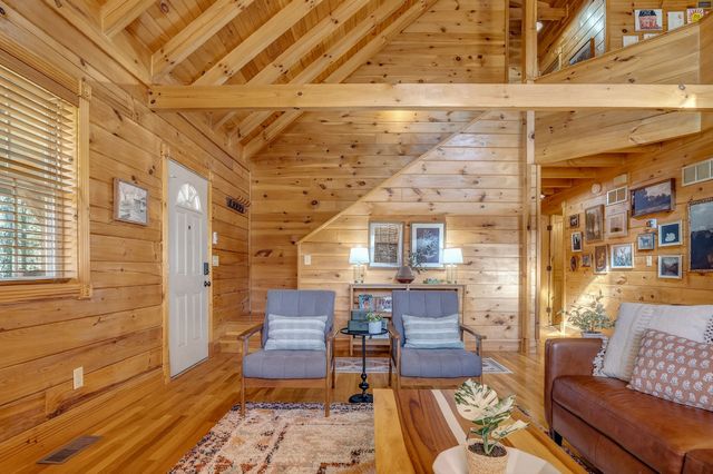 1105 Fairways Dr, Smithville, TN 37166