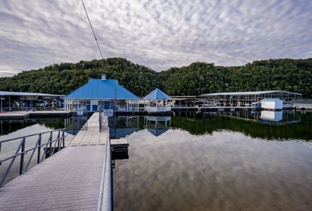 1105 Fairways Dr, Smithville, TN 37166