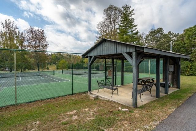 1105 Fairways Dr, Smithville, TN 37166