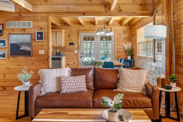 1105 Fairways Dr, Smithville, TN 37166