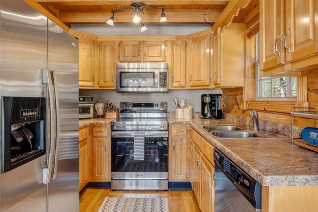 1105 Fairways Dr, Smithville, TN 37166