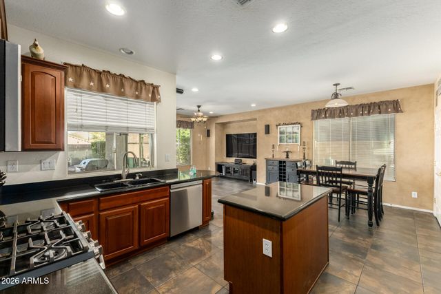 2116 W KURALT Drive, Anthem, AZ 85086