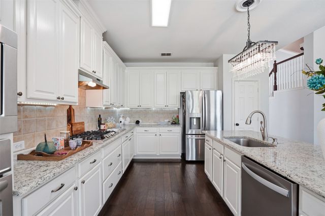 913 Royal Oaks Drive, Mckinney, TX 75072