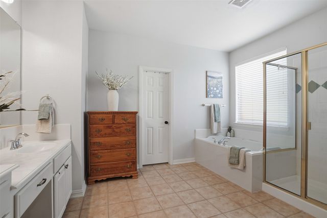 913 Royal Oaks Drive, Mckinney, TX 75072