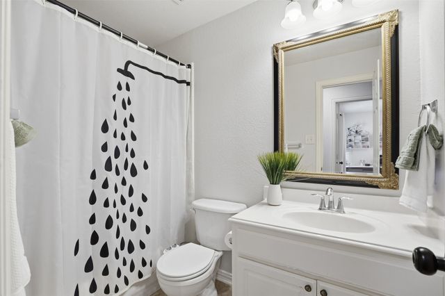 913 Royal Oaks Drive, Mckinney, TX 75072