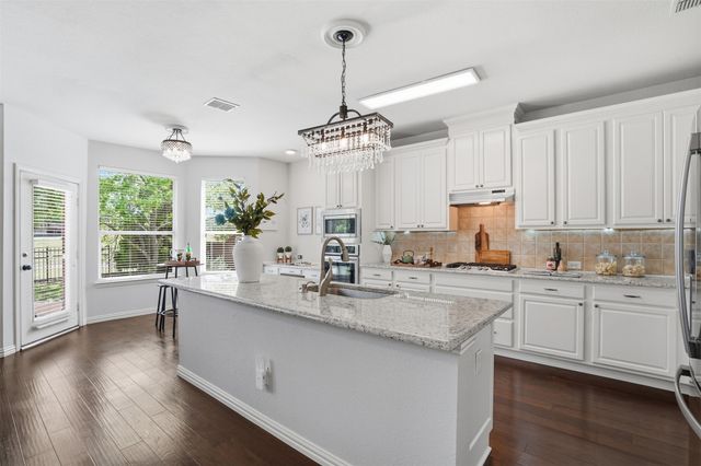 913 Royal Oaks Drive, Mckinney, TX 75072