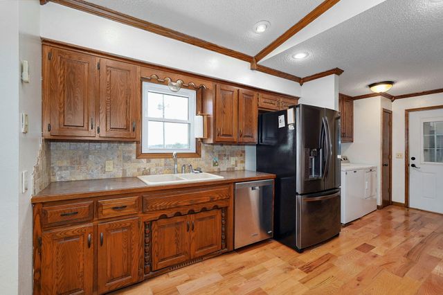 19038 Farm Road 2020, Aurora, MO 65605