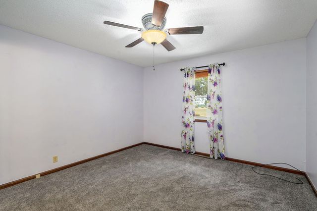 19038 Farm Road 2020, Aurora, MO 65605