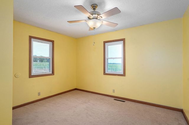 19038 Farm Road 2020, Aurora, MO 65605