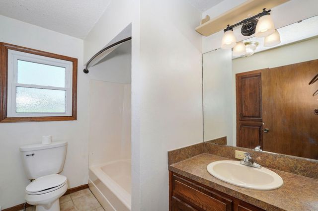 19038 Farm Road 2020, Aurora, MO 65605