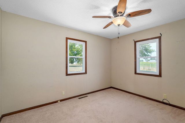 19038 Farm Road 2020, Aurora, MO 65605