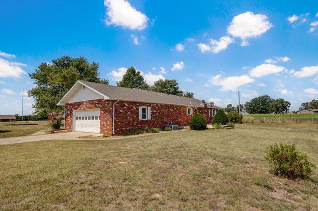 19038 Farm Road 2020, Aurora, MO 65605