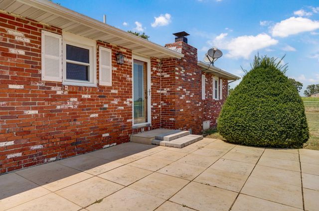 19038 Farm Road 2020, Aurora, MO 65605