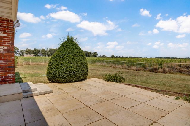 19038 Farm Road 2020, Aurora, MO 65605