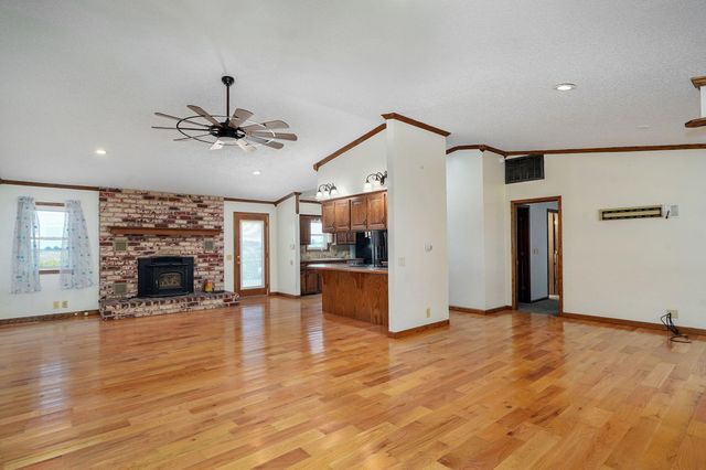 19038 Farm Road 2020, Aurora, MO 65605