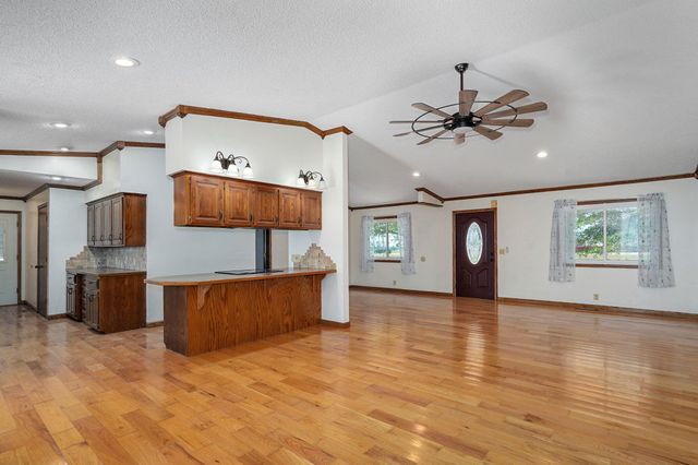 19038 Farm Road 2020, Aurora, MO 65605