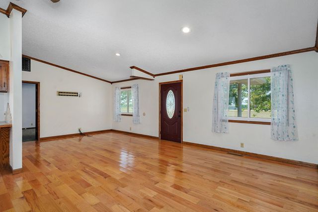 19038 Farm Road 2020, Aurora, MO 65605