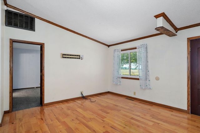 19038 Farm Road 2020, Aurora, MO 65605