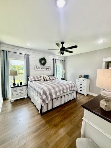 17 Tad Rd, Leoma, TN 38468