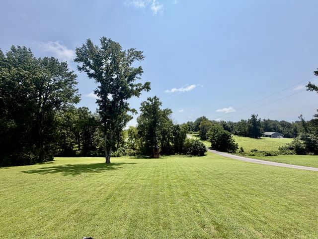 17 Tad Rd, Leoma, TN 38468