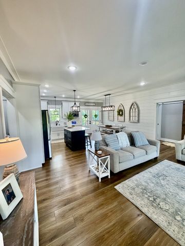 17 Tad Rd, Leoma, TN 38468