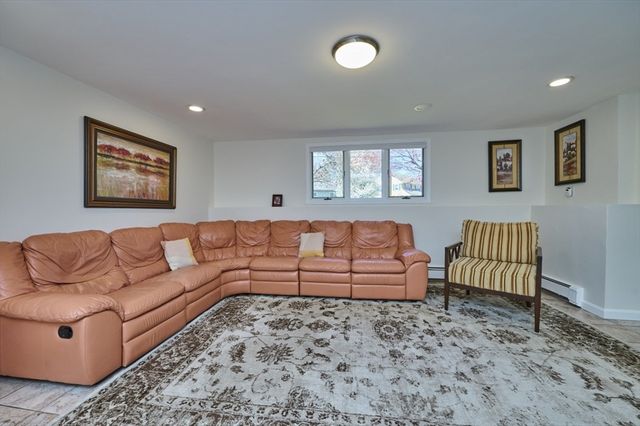 37 Locust St 1, Burlington, MA 01803