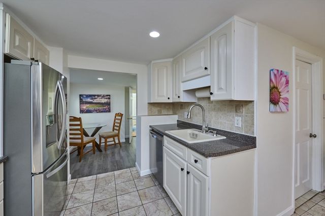 37 Locust St 1, Burlington, MA 01803