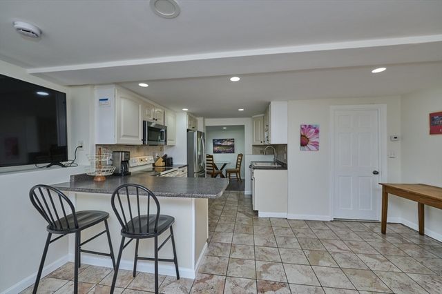 37 Locust St 1, Burlington, MA 01803