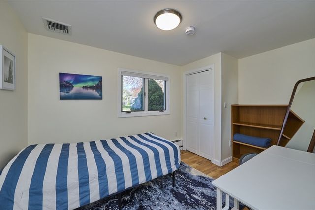 37 Locust St 1, Burlington, MA 01803