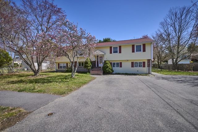 37 Locust St 1, Burlington, MA 01803