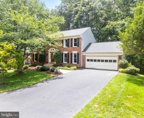 8153 SHIPS CURVE LN, Springfield, VA 22153