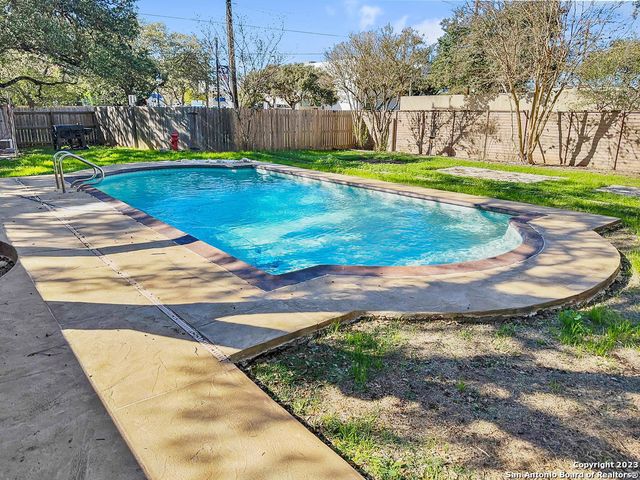 521 PASEO CANADA ST, Hollywood Park, TX 78232