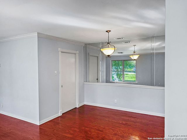 521 PASEO CANADA ST, Hollywood Park, TX 78232