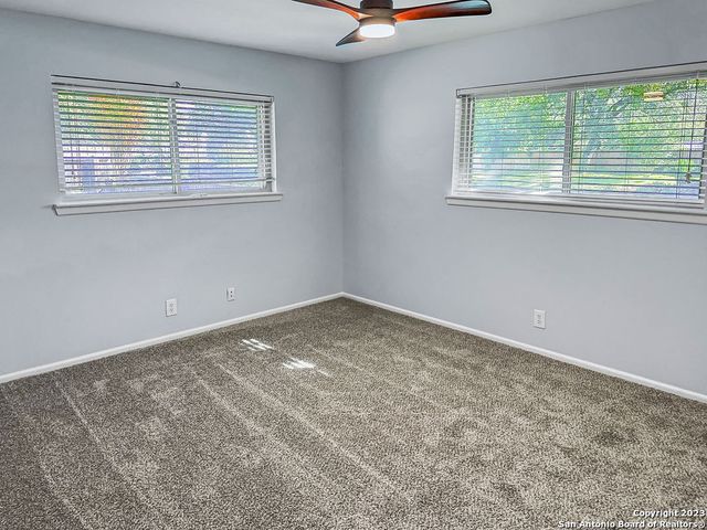 521 PASEO CANADA ST, Hollywood Park, TX 78232