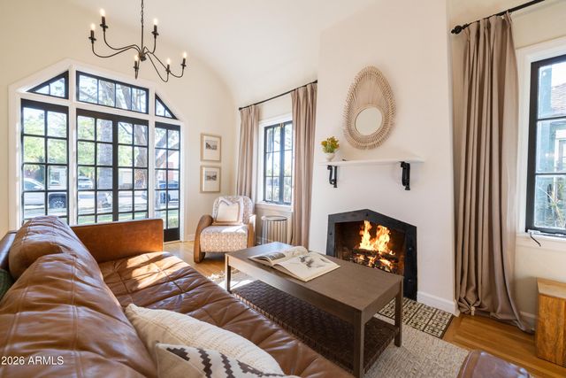 330 W ALMERIA Road, Phoenix, AZ 85003