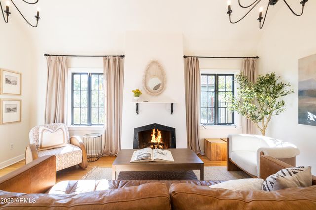 330 W ALMERIA Road, Phoenix, AZ 85003