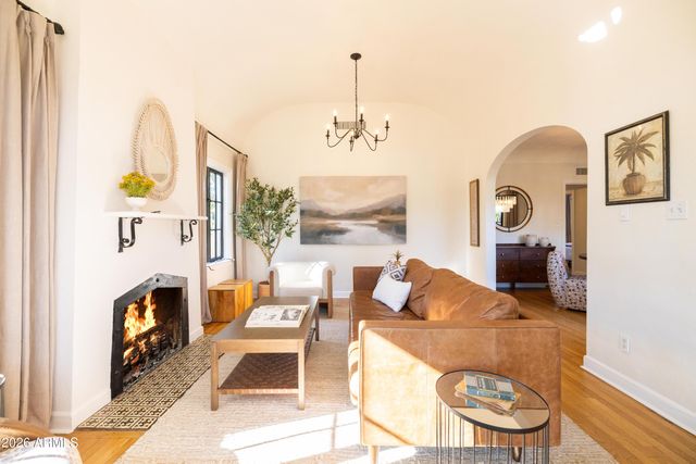 330 W ALMERIA Road, Phoenix, AZ 85003