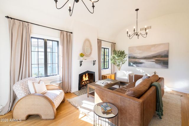 330 W ALMERIA Road, Phoenix, AZ 85003