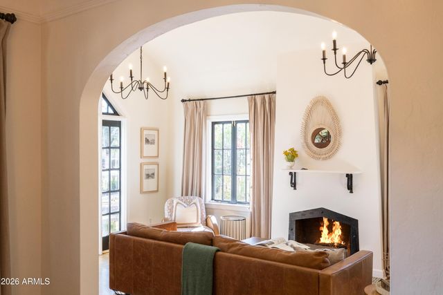 330 W ALMERIA Road, Phoenix, AZ 85003