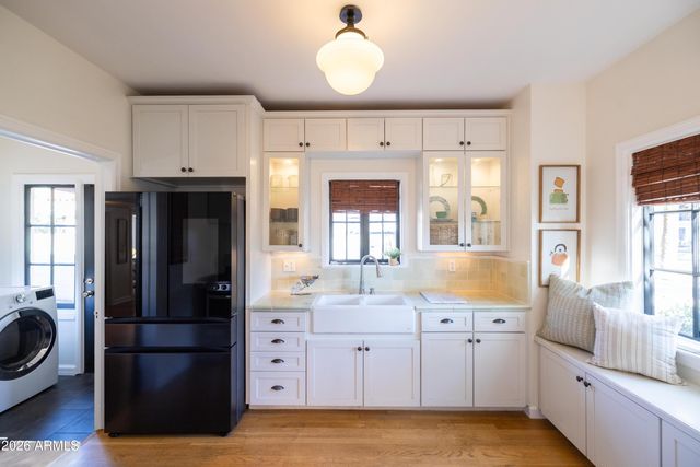 330 W ALMERIA Road, Phoenix, AZ 85003