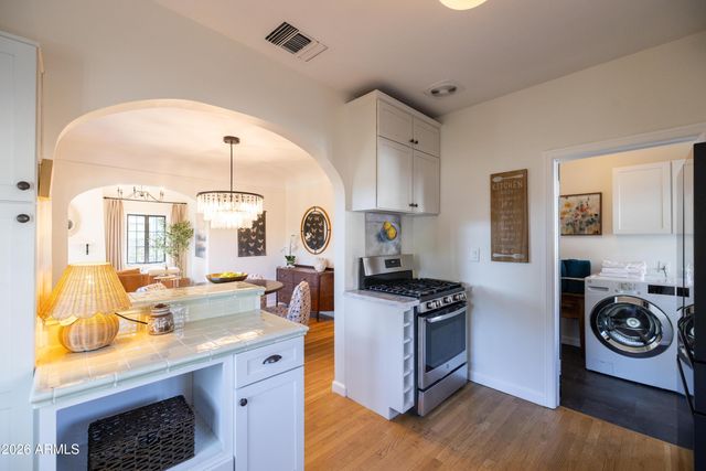 330 W ALMERIA Road, Phoenix, AZ 85003