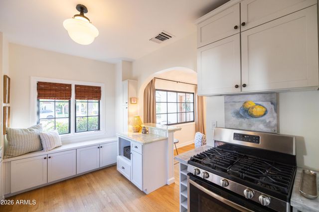 330 W ALMERIA Road, Phoenix, AZ 85003