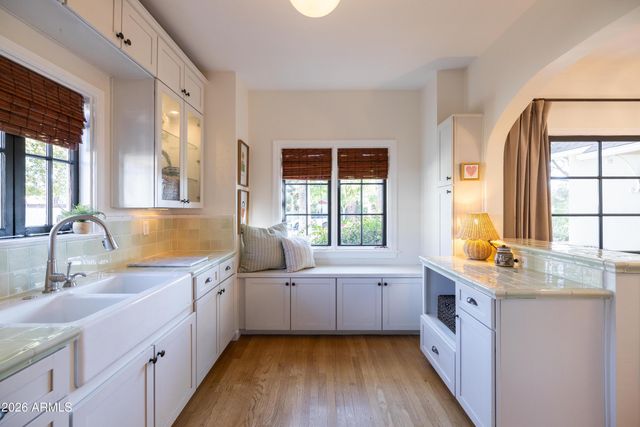 330 W ALMERIA Road, Phoenix, AZ 85003