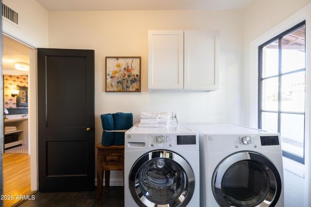 330 W ALMERIA Road, Phoenix, AZ 85003