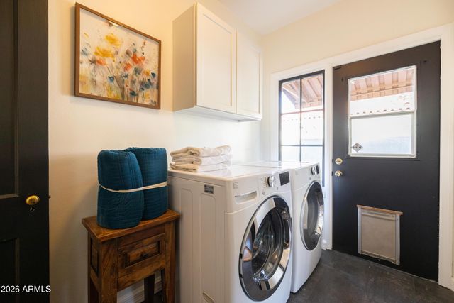 330 W ALMERIA Road, Phoenix, AZ 85003